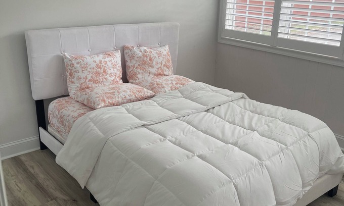 Downtown Knoxville Apartment | 3-bedroom apartment in Knoxville minutes from Neyland Stadium. Pool access.