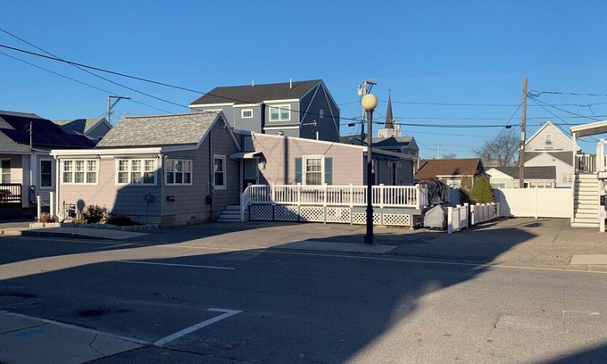 Hampton House | 3-bedroom Beachhouse in wonderful Hampton NH with WiFi