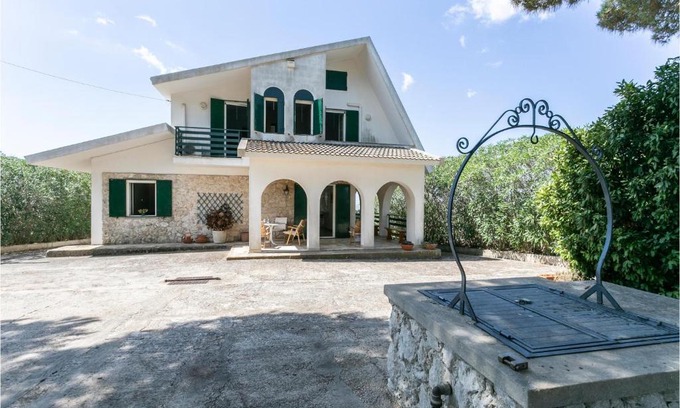 Montagna House | 3 Bedroom Cozy Home In Noto