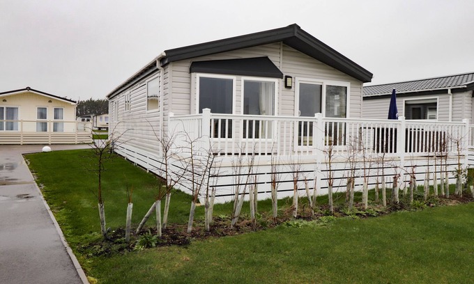 Pevensey Cottage | 3 BEDROOM LODGE AT PEVENSEY BAY, family friendly in Pevensey Bay