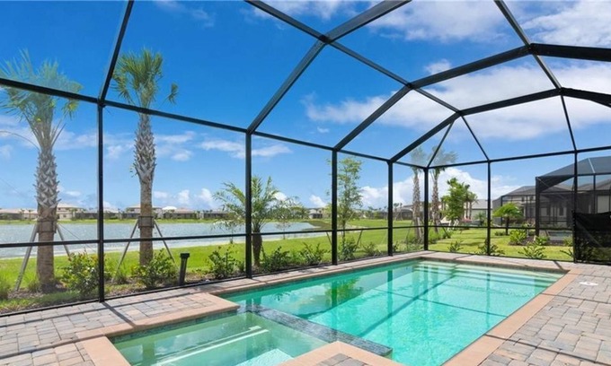 Estero Apartment | 3 Bedroom Single family 428743 by Houzlet