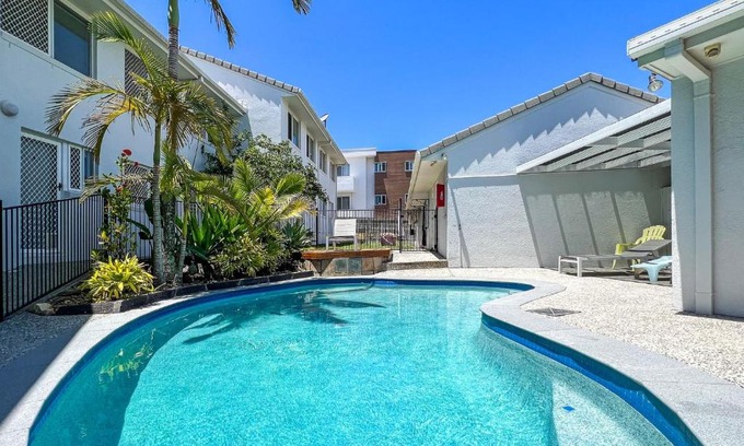 Alexandra Headland House | 3 bedroom townhouse walk to Alexandra Headland beach