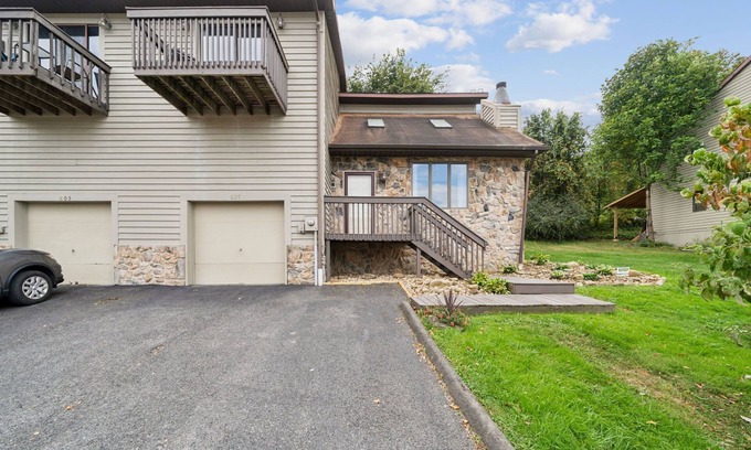 Cheat Lake House | 3 Bedroom Townhome next to Cheat Lake/Sunset Beach Marina!