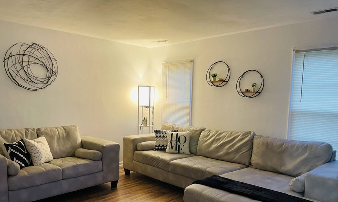 Portsmouth House | 3-bedroom Townhome near Historic Waterfront in Portsmouth