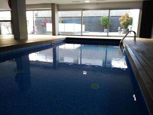 Sant Adria de Besos Apartment | 3 BEDROOMS, 2 BATHROOMS FOR 6 PAX, SWIMMING POOL, FREE PARKING and NEAR THE BEACH!
