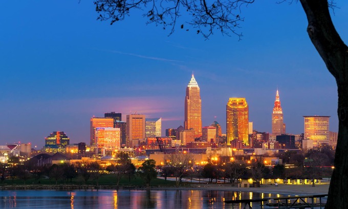 Downtown Cleveland Hotel | 3 Convenient Rooms Near Rock and Roll Hall of Fame w/Plush Bedding