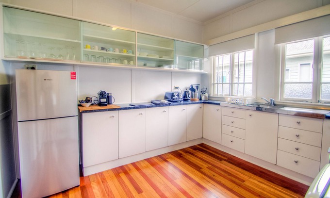 Labrador House | 3 month+ stays Gold Coast Broadwater Cottage