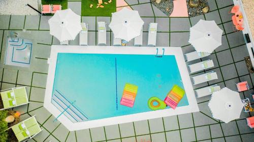 Tahquitz River Estates House | 3 Private Rooms At The Wesley Hotel Perfect for Group Stays