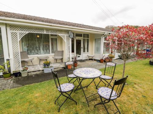 Llanbedr House | 3 Riverside Bungalows