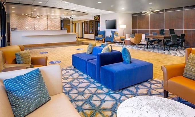 Thurston Hotel | 3-Star Hotel ∙ DoubleTree by Hilton Ann Arbor, MI