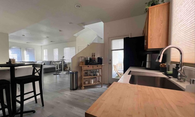 Las Vegas House | 3 Story Luxury House - perfect for family getaway