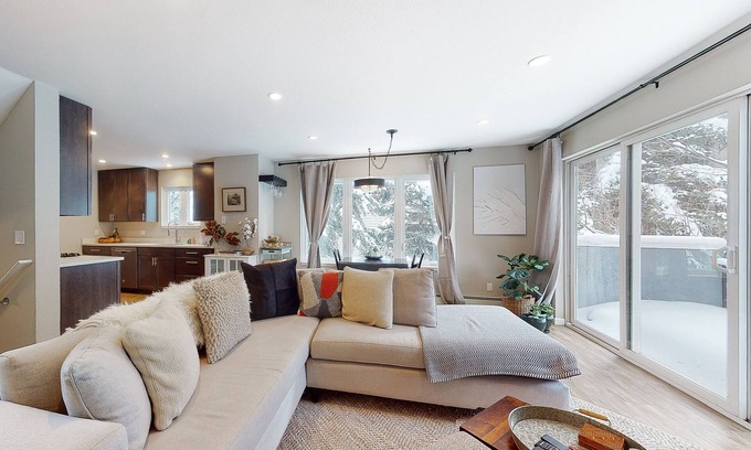 Eagle-Vail House | 3-story townhome with fireplace, balcony, & W/D - near ski lifts & golf course