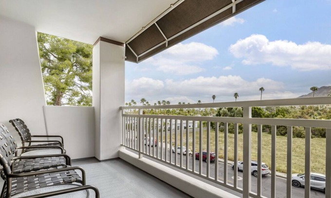 Canyon Corridor Resort | 3 Units | Breathtaking View With Balcony and Full Kitchen | Close to Aerial Tram