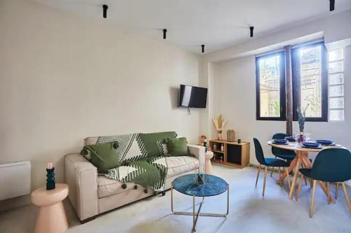 Quartier Saint-Ambroise Apartment | 300 Suite Seb - Superb apartment in Paris