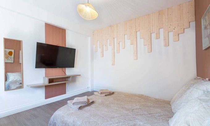 Homecourt Apartment | 31. Le Cindy - Spacious - Bright - Wifi - Station