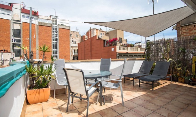 La Sagrada Familia Apartment | 31mai1043 - Sunny home terrace Sagrada Familia