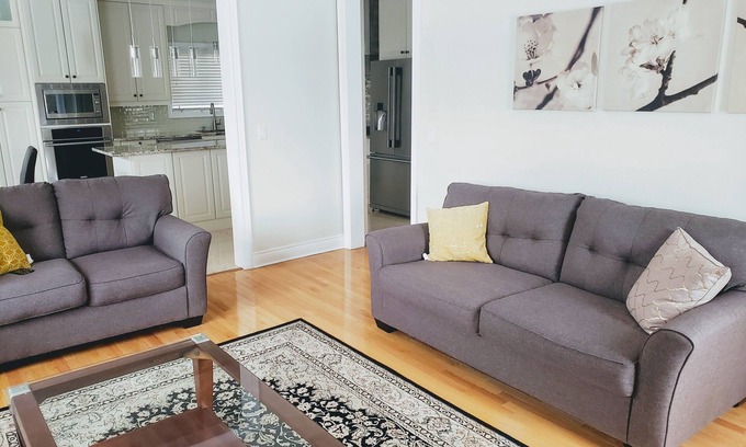 Churchill Meadows House | 3300sqft+ Spacious 5 Bedroom. WOW Decor!