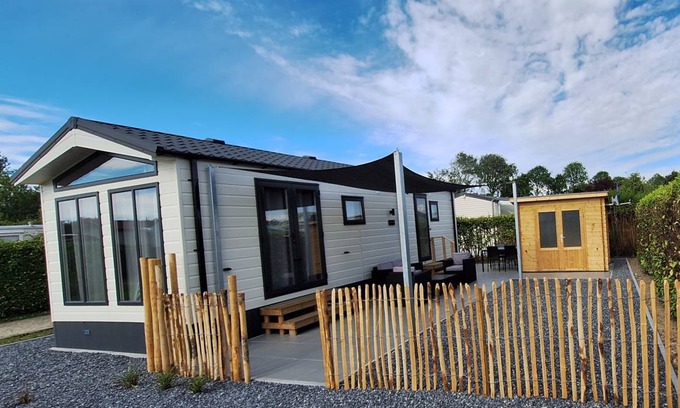 Nieuwvliet Ski Chalet | 35 m² Chalet ∙ 2 bedrooms ∙ 4 guests