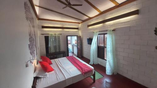 Kuzhuppilly Bed & Breakfast | 36 Palms Heritage Villa