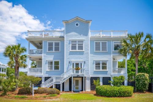 Isle of Palms House | 3800 Cameron Boulevard AvantStay Pool Ocean Views Deck