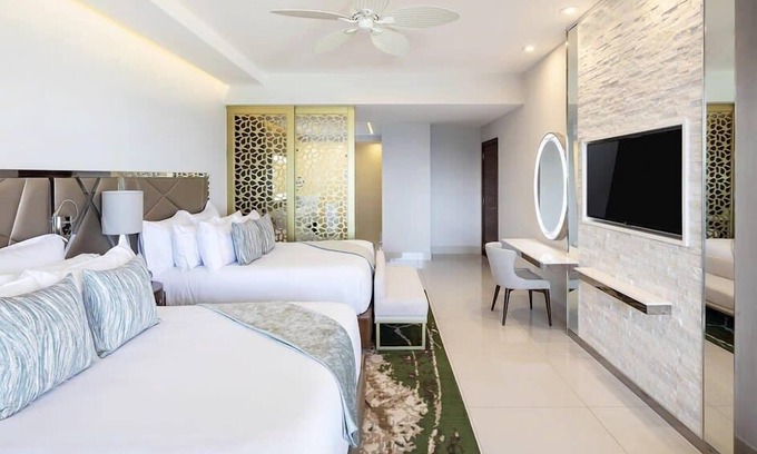 Downtown Cancun Villa | 3BD Garza Blanca Cabo Luxury Resort