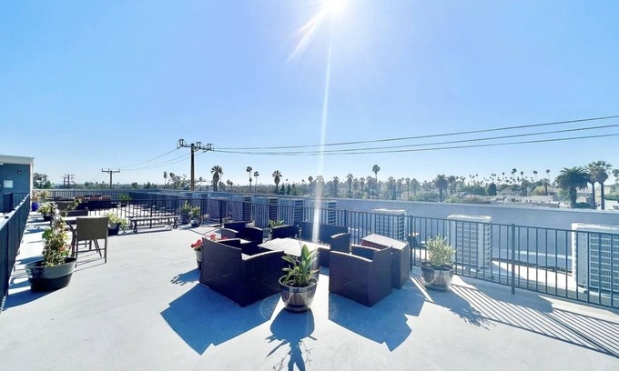 Pico-Union Apartment | 3Bed+2Bath near Ktown, DTLA, USC