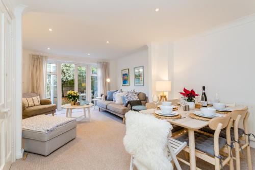 Montpelier House | 3BR Central Patio Home with Parking