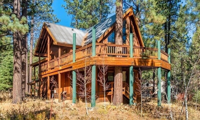 Truckee House | 3BR+Den Home Overlooking Martis Valley by RedAwning Save 10% on 3 Nights, 15% on 5 Nights!