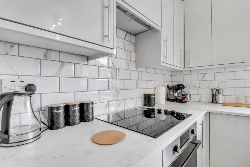 Hainault House | 3BR Escape - Work&Relax - Free Parking