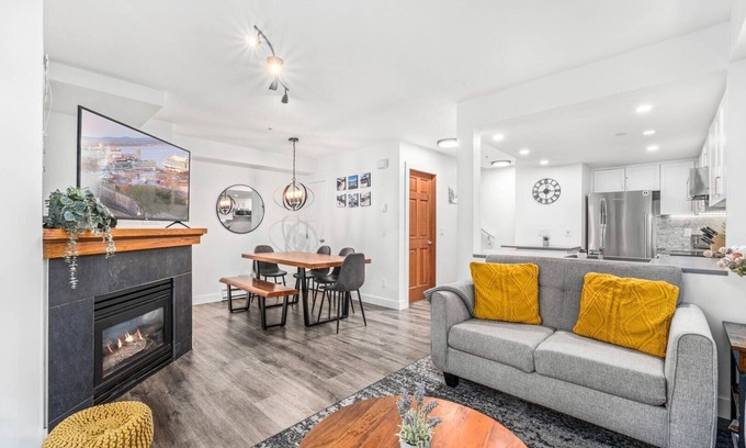 Village North House | 3BR | Lagoons | King Bed | Private Hot Tub | Private Balcony | Village Location | Parking