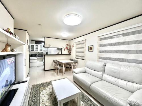 Kita Apartment | 3mins to Sta 9mins Direct to Ikebukuro 10mins to Ueno 13mins to Shinjuku Whole House Gread Location Easy to EverySpots Max for 6