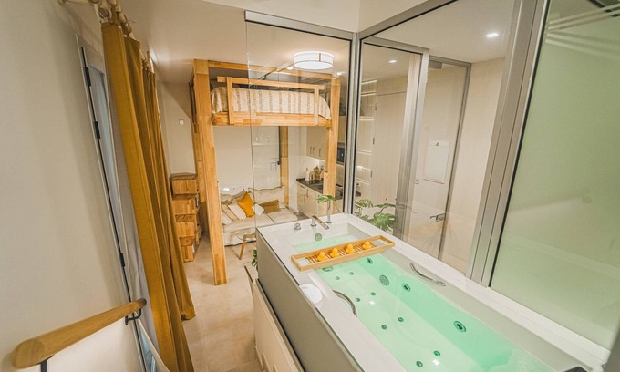 Embajadores Apartment | 4 Bears Studios