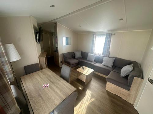 Clacton-on-Sea House | 4 Bed 10 Berth Caravan Seawick Holiday Park