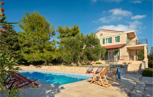Lun House | 4 Bedroom Awesome Home In Lun