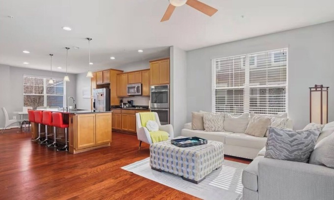 Northeast House | 4-bedroom townhome in amazing Washington with AC, WiFi