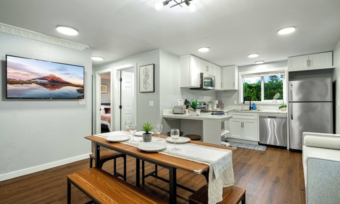 Kenmore Apartment | 4 Beds Cozy & Commute Friendly Apartment Near Burke-Gilman Trail