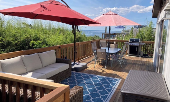 Ocean Beach House | 4 BR with bay views in Corneille Estates. Right next to Ocean Beach and quiet!