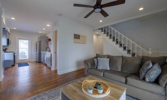 Three Oaks Apartment | 4 Guest Apt Steps to Journeyman & Downtown 3 Oaks