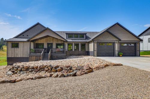 Sturgis House | 4 Mi to Dtwn Sturgis Cabin with Hot Tub and Game Room