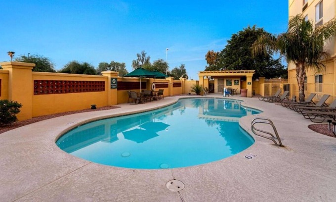 Superstition Springs House | 4 N/S King Bed One-Bedroom w/ Pool View at La Quinta Inn & Stes by Wyndham Mesa