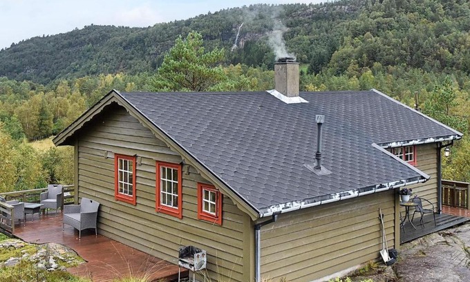 Hyllestad House | 4 person holiday home in Leirvik i Sogn