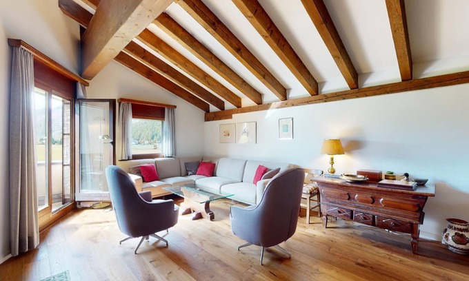 Sils-Maria Apartment | 4-room apartment in the loft.