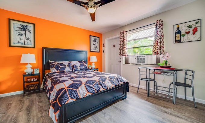Middle River Terrace Apartment | 🏳️‍🌈 #4 Walk to Wilton Drive
