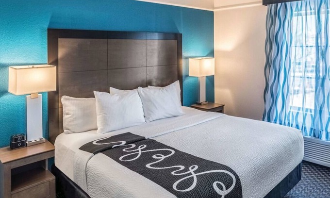 Ahwatukee Foothills House | 4 x King Bed Deluxe Suite at La Quinta Inn & Suites by Wyndham Phoenix Chandler