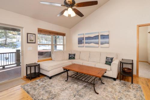 Rendezvous House | 40 Reunion Ct with private hot tub