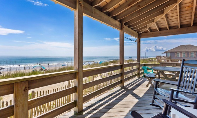 Kitty Hawk Cottage | 4020 Gardners Hut * Oceanfront * Walk to Dining