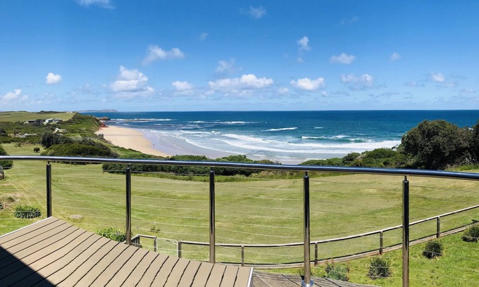 Smiths Beach House | 41 Waikiki - OCEANFRONT VIEWS TO DIE FOR.