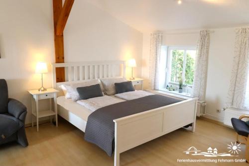 Burg auf Fehmarn House | 41 Weiße Villa am Schwanenteich OG rechts