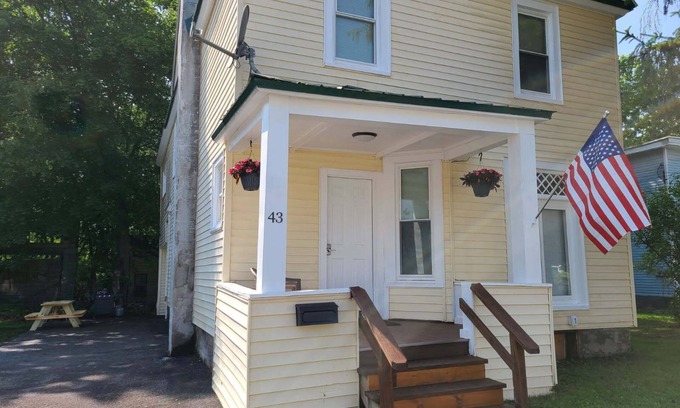Oneonta Apartment | 43 Cliff - Apt 2 - 3 bdrm apt in City Center Oneonta, walkable to Main St