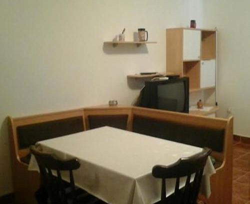 Metajna Apartment | (4890-3) Apartment in Metajna with balcony, air conditioning, WiFi